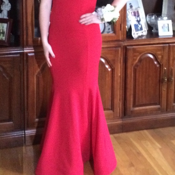 Red mermaid style dress - Picture 2 of 8